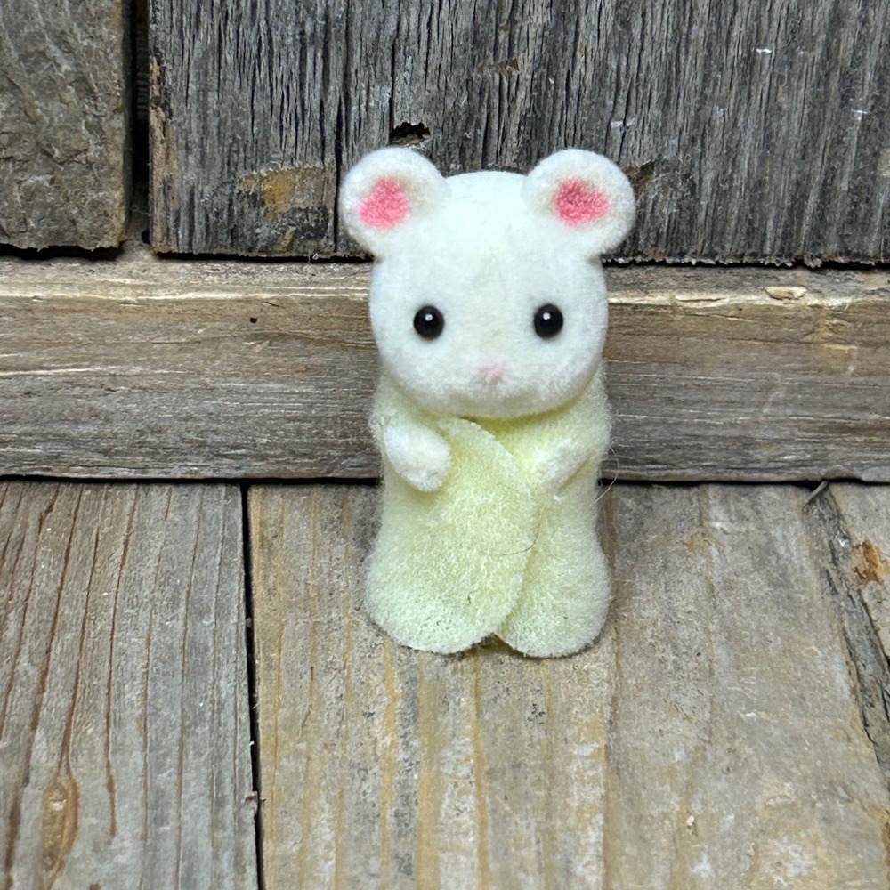 Calico Critters Marshmallow Mouse Baby White Flocked Figure Yellow‎ Swaddle Toy